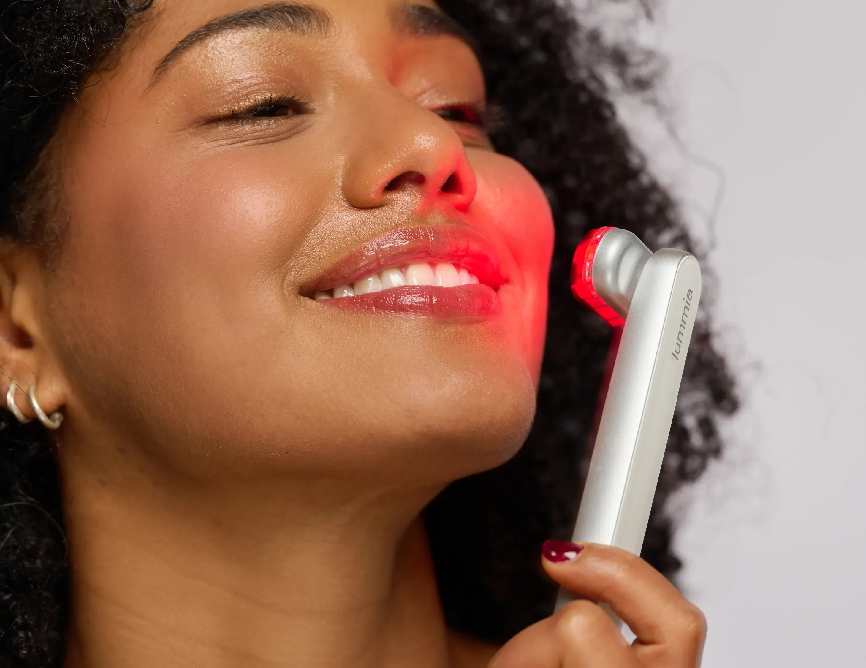 Rejuvenecimiento Facial Con Luz Roja: Todo Lo Que Necesitas Saber
